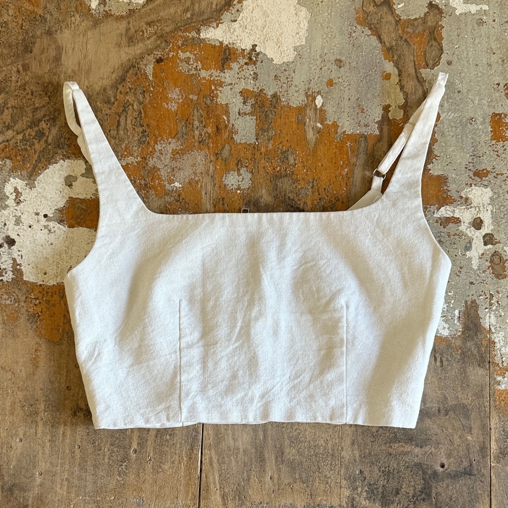 Chic White Women's Tank Top